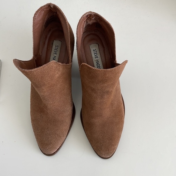 Steve Madden Women’s Brown Suede Pull-On Almond Toed Bootie - 3.5” Heel - Size 8 - Picture 2 of 10